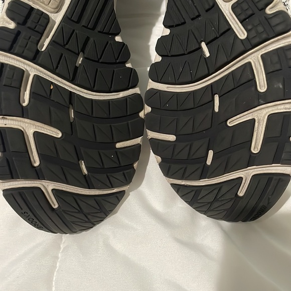 Brooks Adrenaline Sneakers - Picture 5 of 7